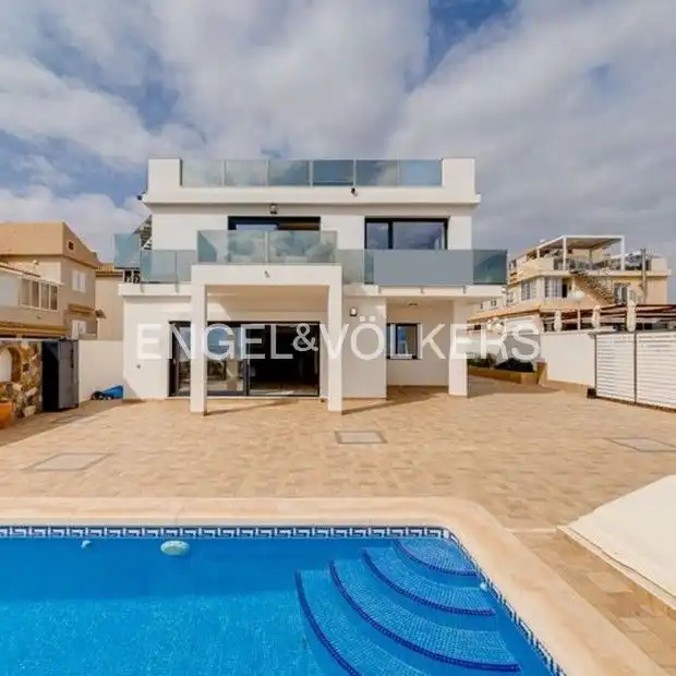 Vista exterior de Casa o chalet en venta en Torrevieja con Aire acondicionado, Calefacción y Terraza