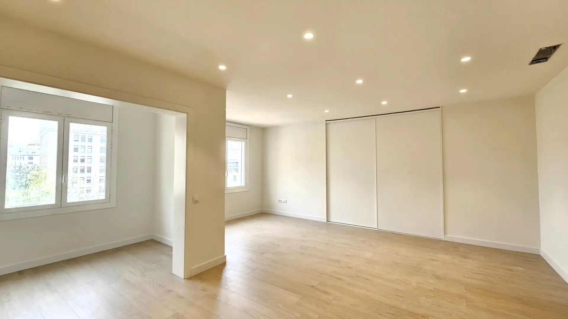 Schlafzimmer von Büro zur Miete in Barcelona mit Klimaanlage, Heizung und Internet