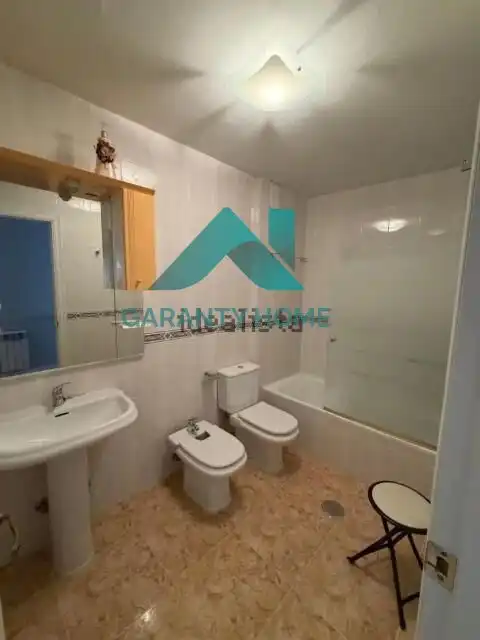 Badezimmer von Maisonette zur Miete in Cáceres mit Klimaanlage, Heizung und Terrasse
