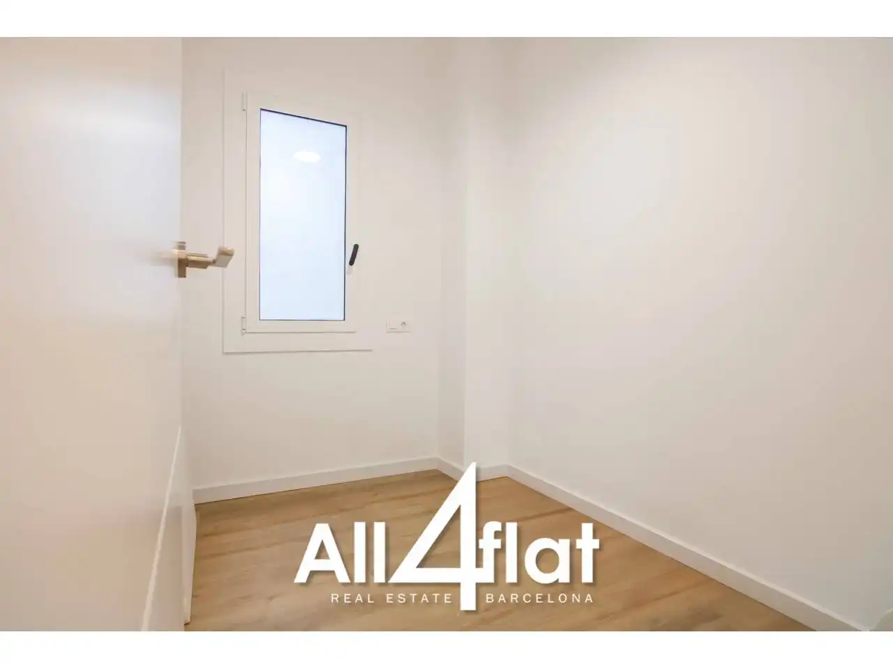 Bedroom of Flat for rent in Barcelona  with Air Conditioner and Alarm