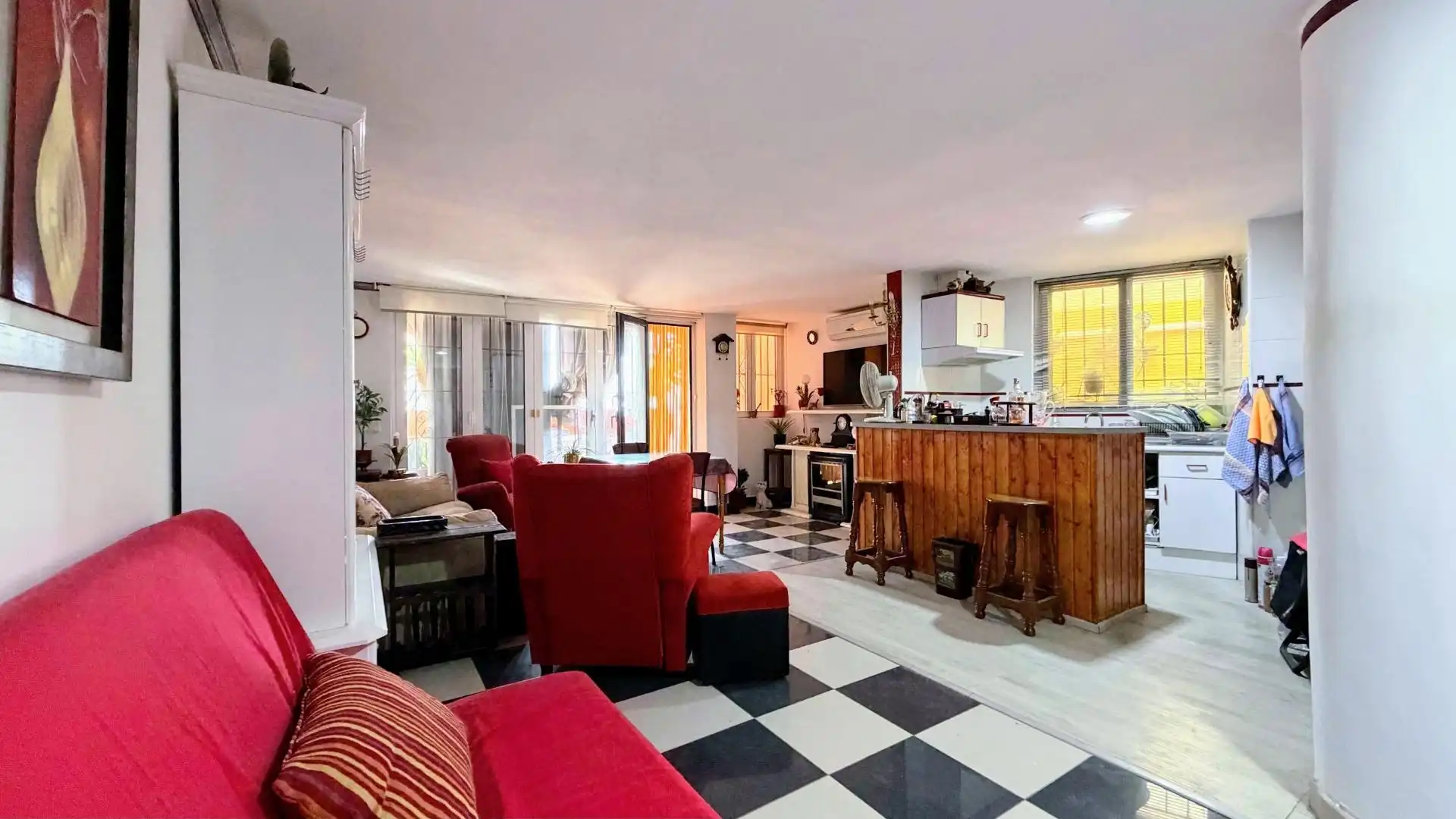 Wohnung zum Verkauf in Torremolinos mit Klimaanlage, Heizung und Privatgarten
