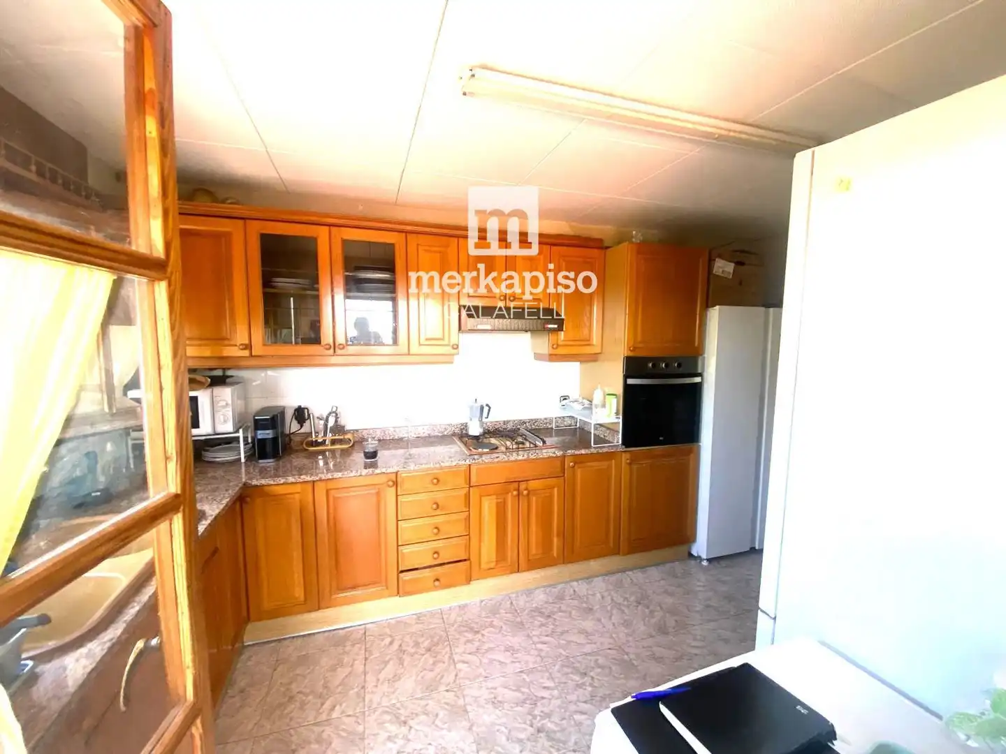 Cuina de Casa o xalet en venda en Cunit amb Jardí privat, Terrassa i Traster