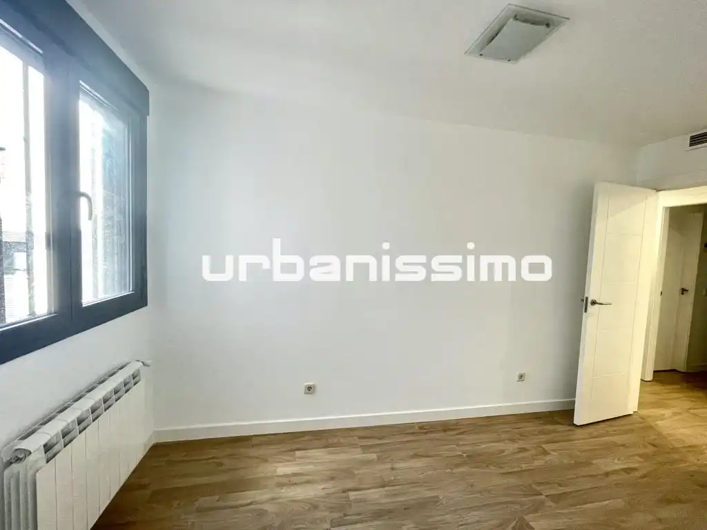 Flat for rent in Calle de Granada, Pacífico
