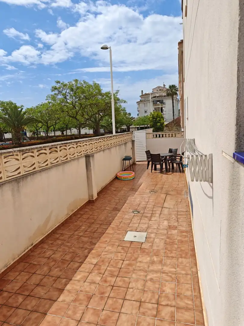 Planta baixa en venda a Avenida de Europa, Corinto - Almarda