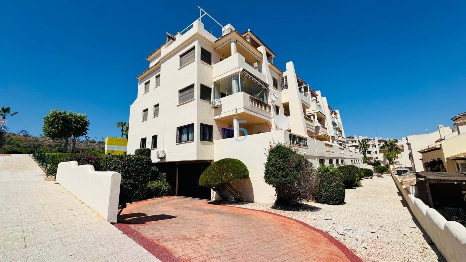 Vista exterior de Pis en venda en Orihuela amb Aire condicionat, Traster i Piscina