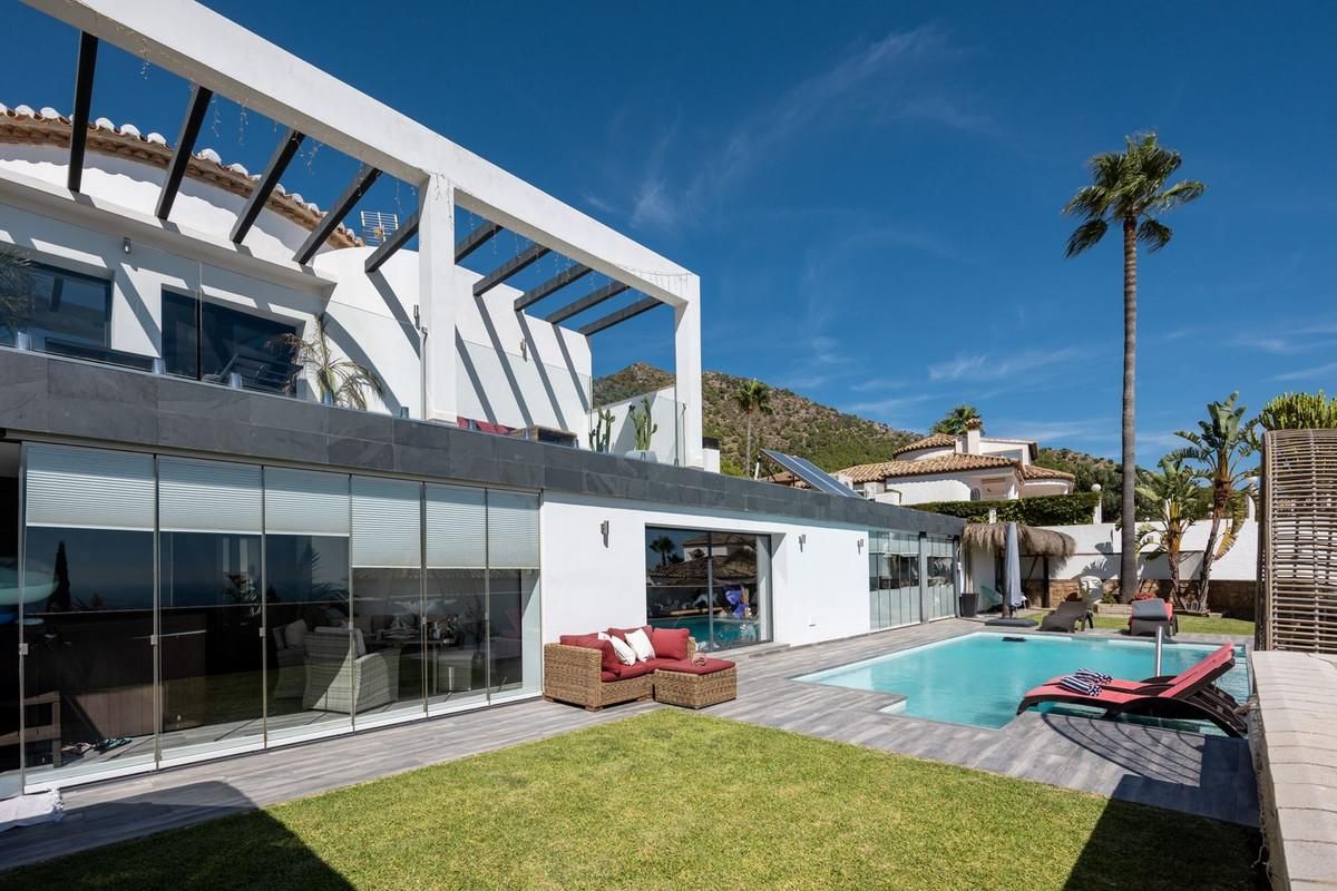 Vista exterior de Casa o chalet en venta en Mijas con Aire acondicionado, Jardín privado y Terraza