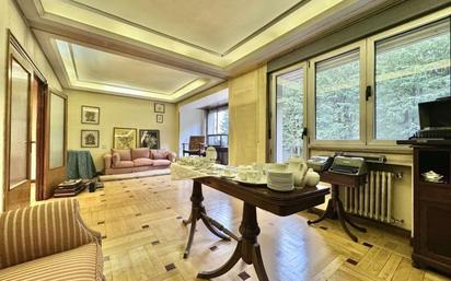 Living room of Flat for sale in Oviedo   with Heating, Terrace and Balcony