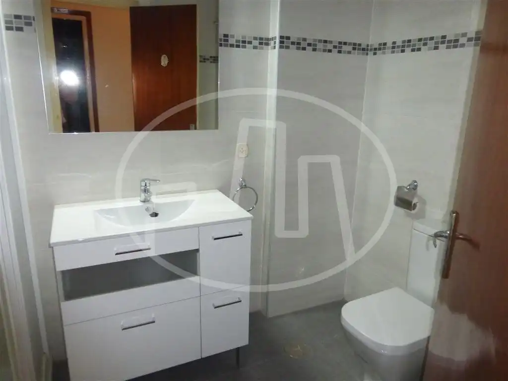 Flat for rent in Calle Río Ega, Azpilañaga