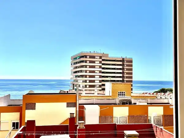 Außenansicht von Wohnungen zum Verkauf in Roquetas de Mar mit Klimaanlage, Heizung und Terrasse