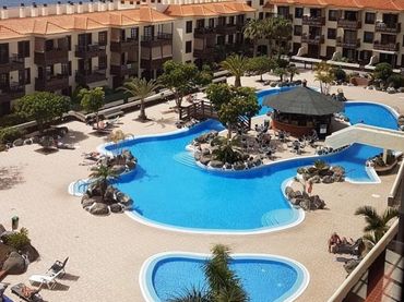 Piso con piscina en venta en Costa del Silencio