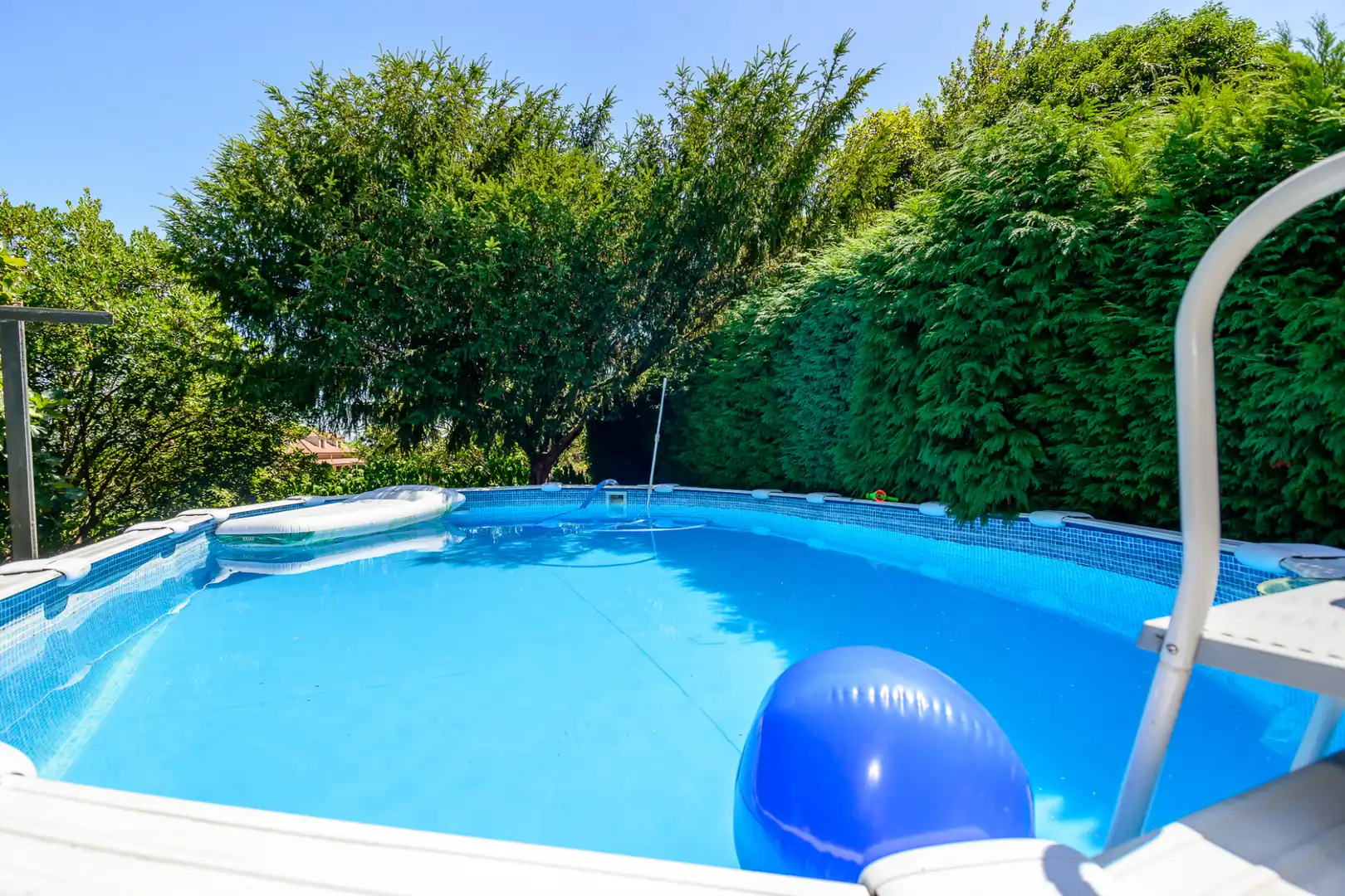 Piscina de Casa o chalet en venta en Oviedo  con Calefacción, Jardín privado y Parquet