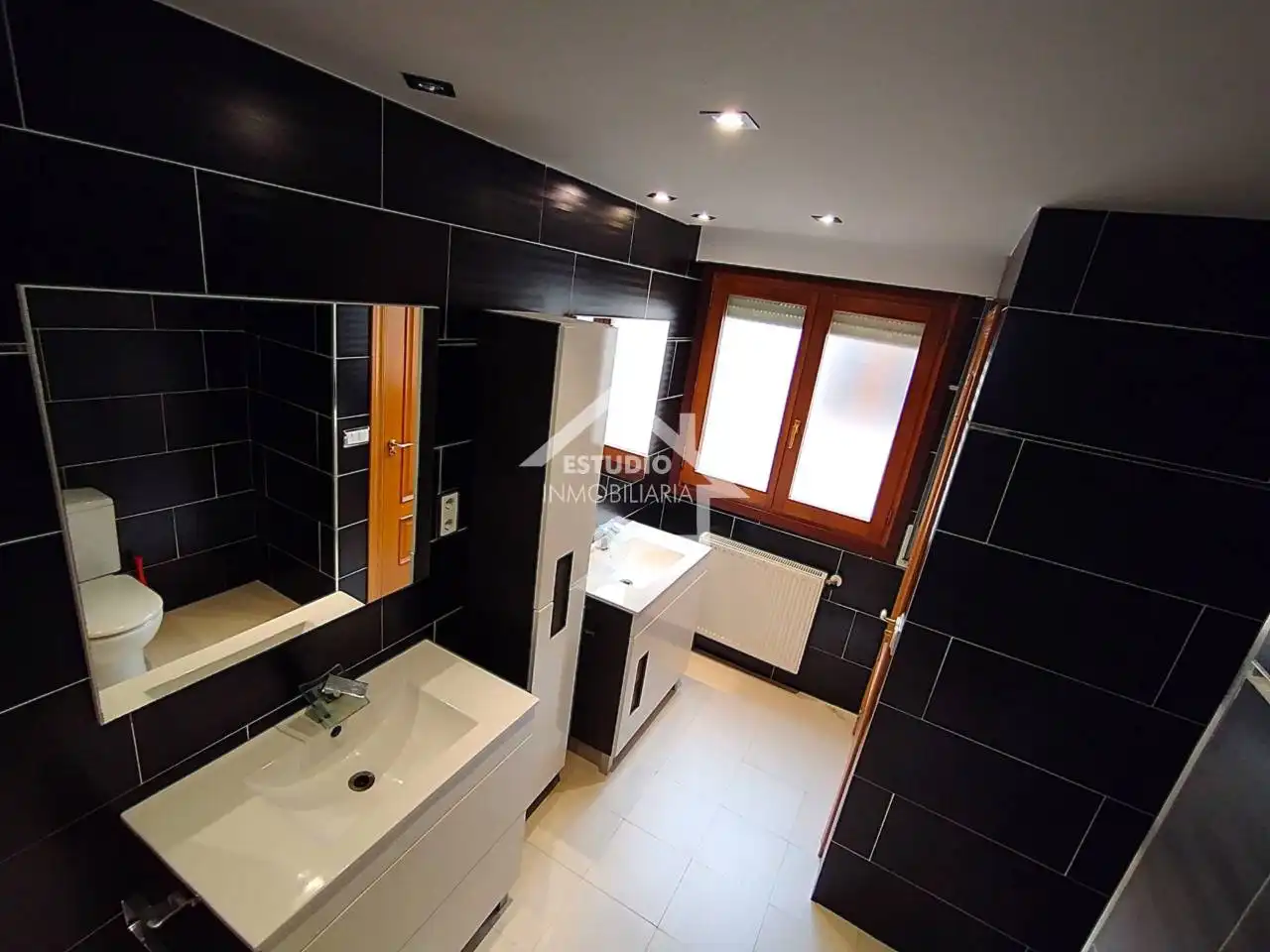Baño de Dúplex en venta en Viana con Calefacción y Balcón