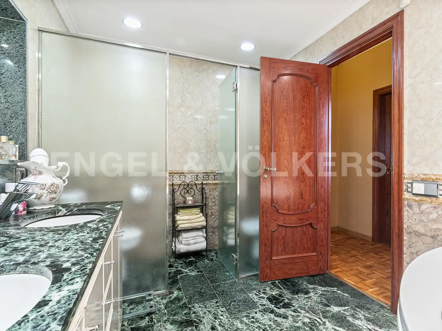 Baño de Casa o chalet en venta en Sant Just Desvern con Aire acondicionado, Calefacción y Parquet