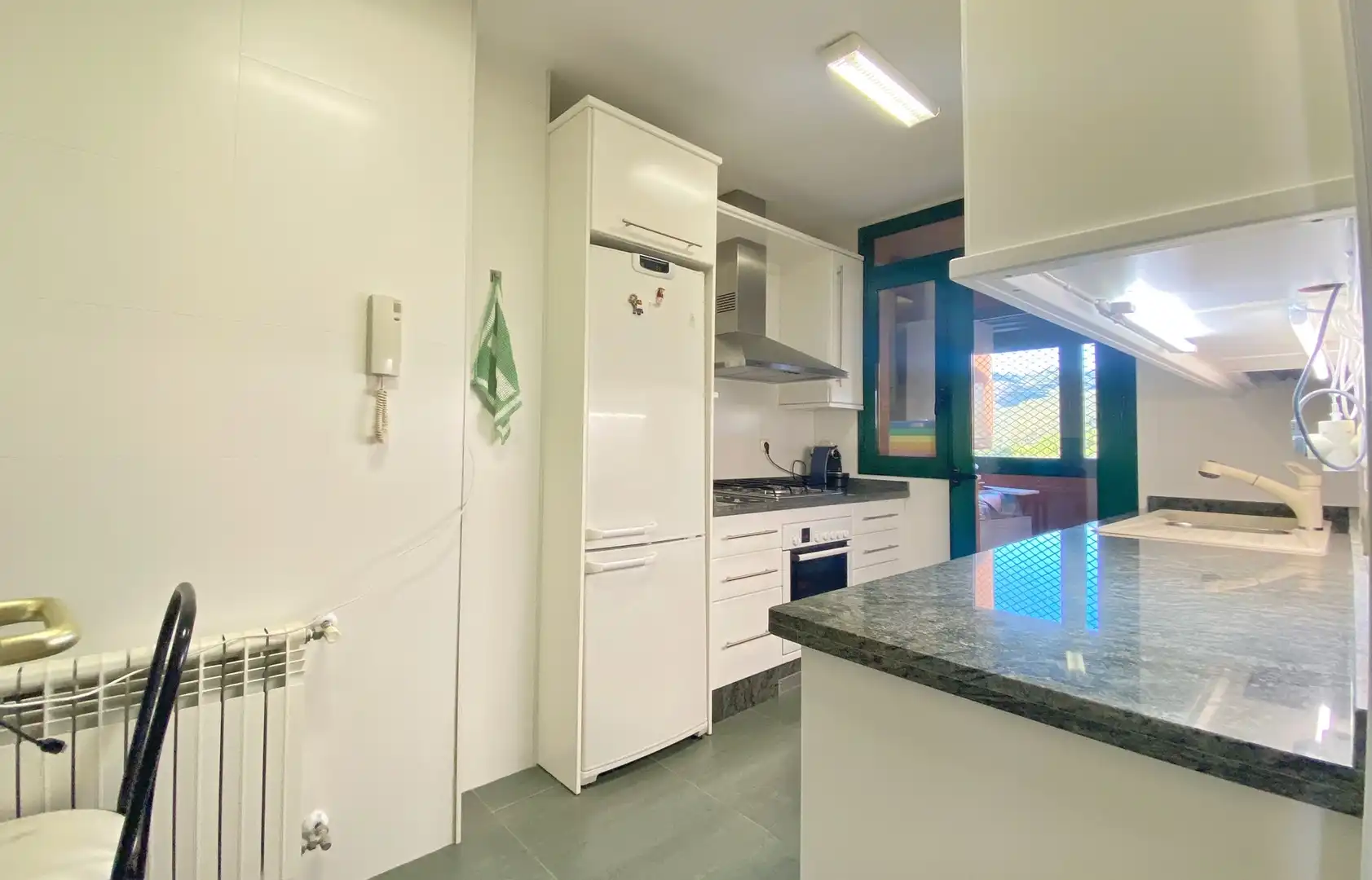 Cocina de Ático en venta en Marbella con Aire acondicionado, Terraza y Trastero