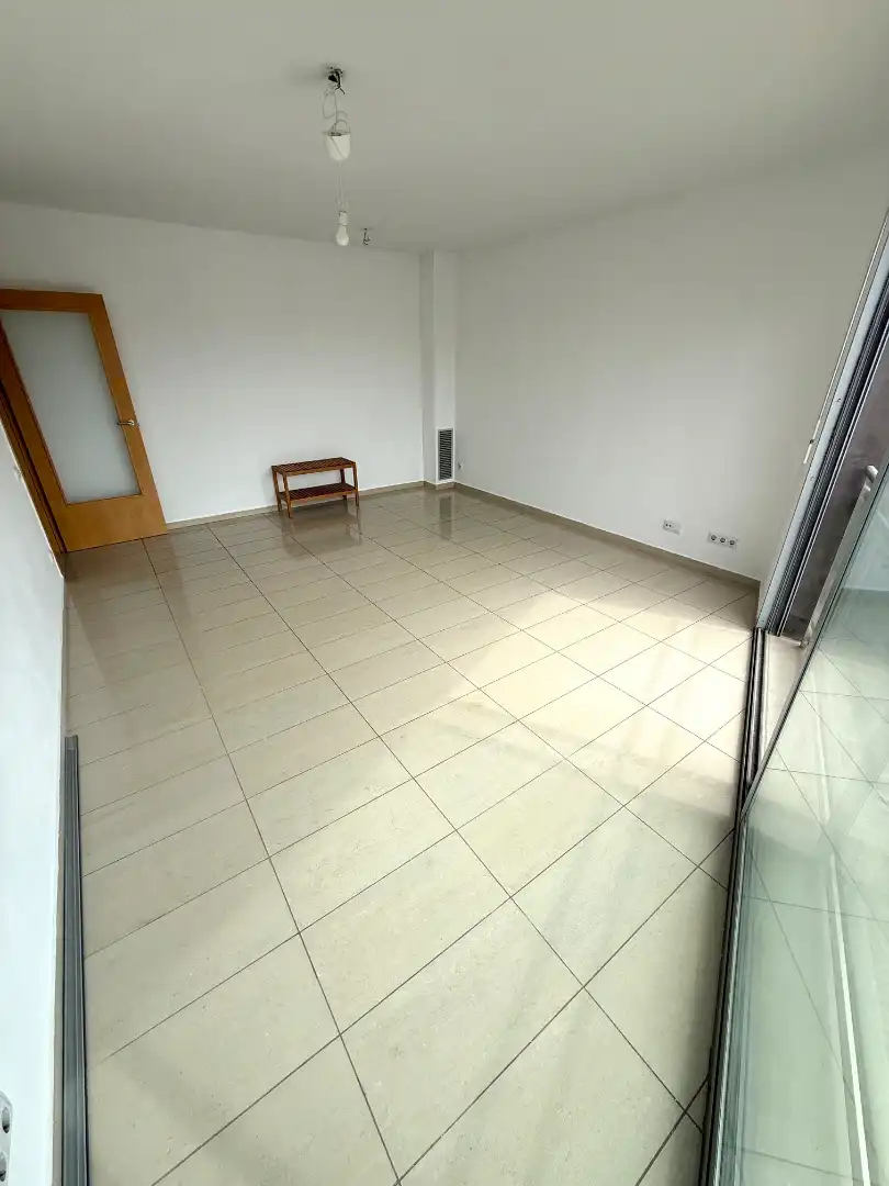 Living room of Flat for sale in L'Hospitalet de Llobregat  with Air Conditioner, Heating and Oven