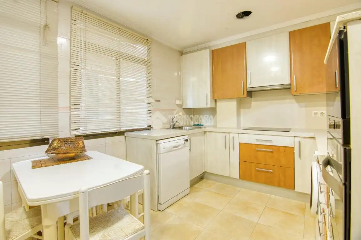 Cocina de Piso en venta en Santander con Calefacción