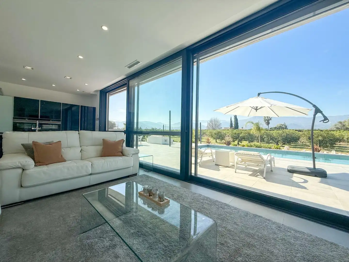 Sala de estar de Casa o chalet en venta en Tormos con Aire acondicionado, Calefacción y Piscina
