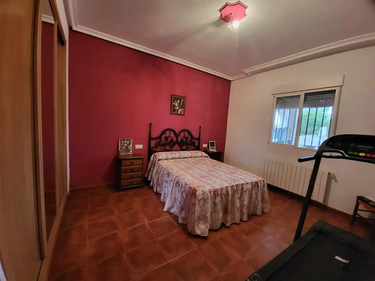 Habitación de Casa o chalet en venta en Sisante con Calefacción, Jardín privado y Terraza