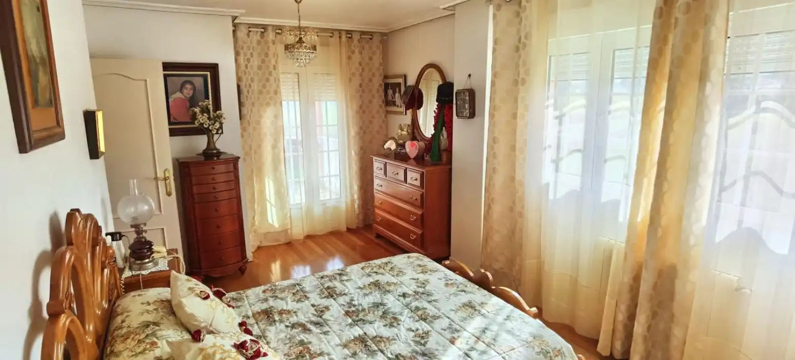 Schlafzimmer von Haus oder Chalet zum Verkauf in Gijón 