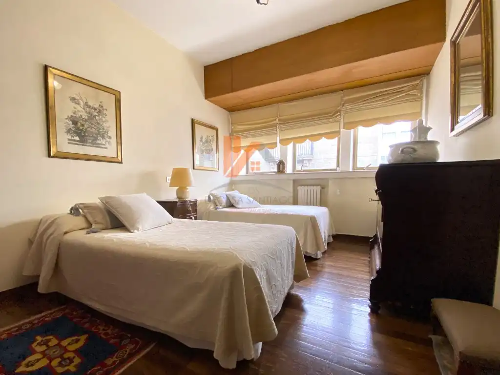 Habitación de Piso en venta en Santiago de Compostela  con Calefacción y Horno