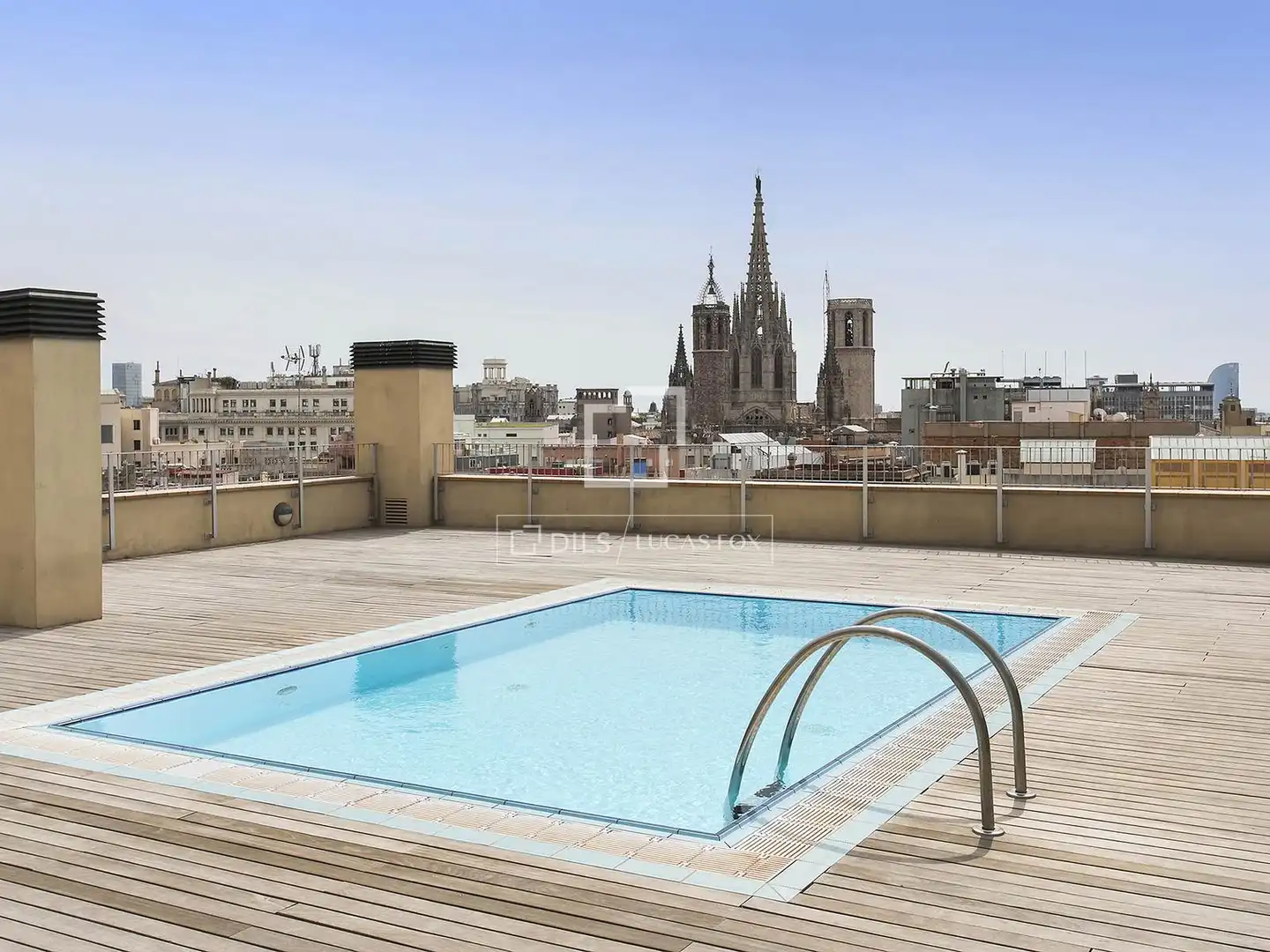 Piscina de Pis en venda en Barcelona amb Aire condicionat, Terrassa i Piscina