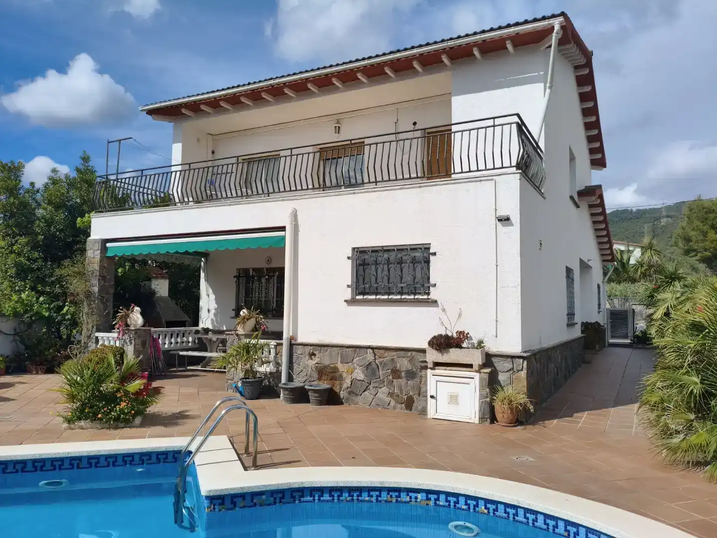 Vista exterior de Pis en venda en Castellar del Vallès amb Aire condicionat, Jardí privat i Traster