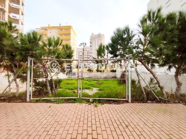 Terreny residencial en venda a Puerto Deportivo