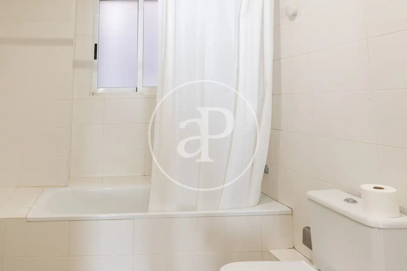Badezimmer von Wohnung zur Miete in Valencia mit Klimaanlage und Heizung