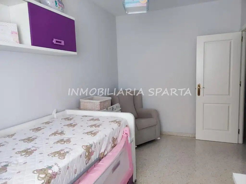 Habitación de Casa adosada en venta en Coria del Río con Aire acondicionado, Terraza y Trastero