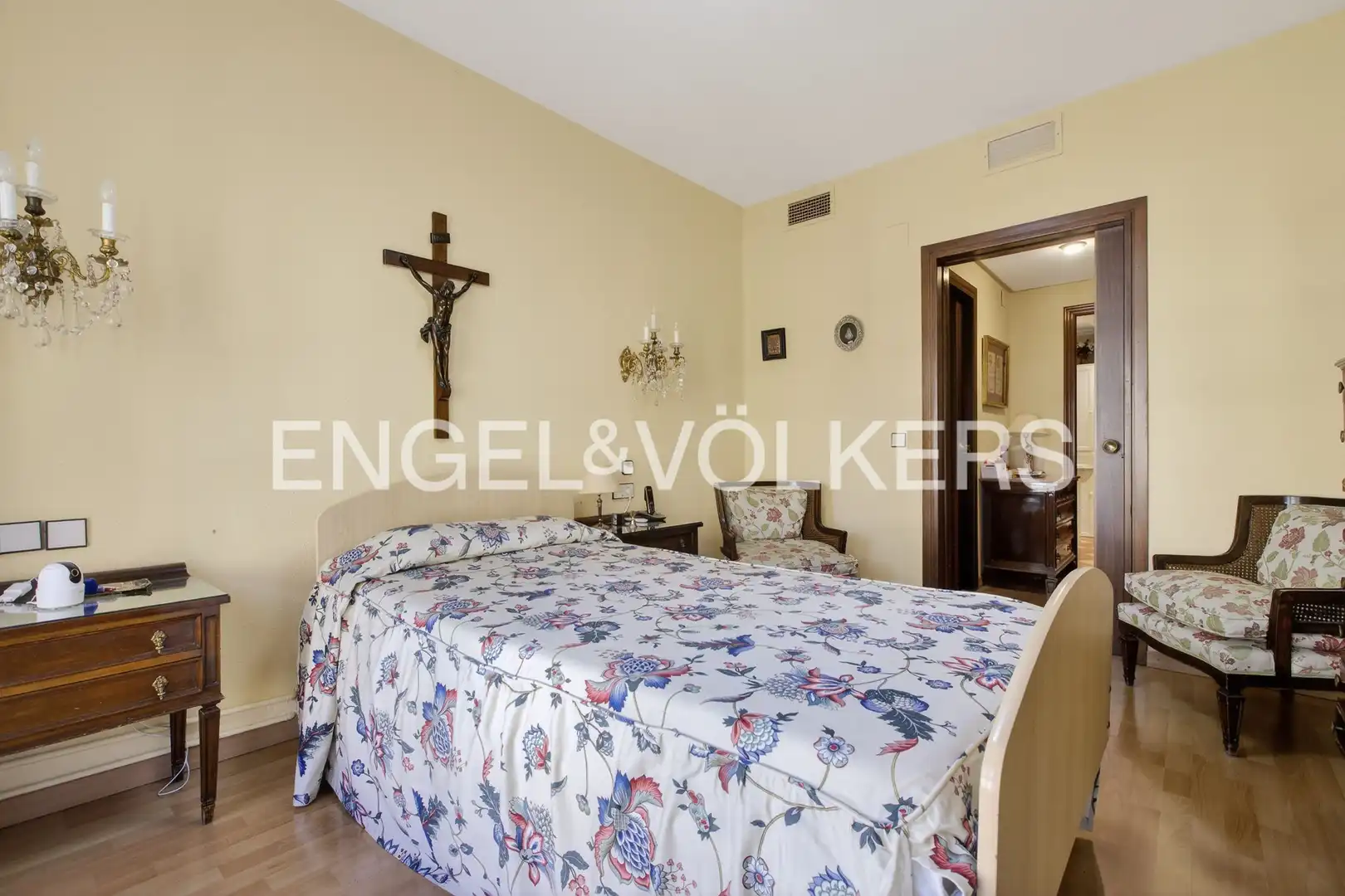 Bedroom of Flat for sale in Sevilla  with Air Conditioner, Heating and Balcony