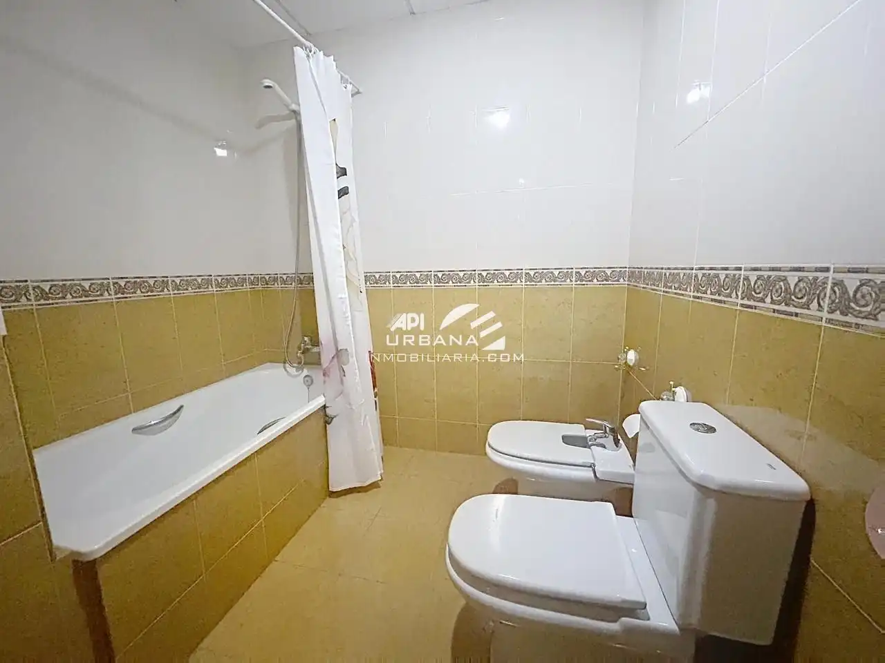 Baño de Planta baja en venta en Lucena con Trastero