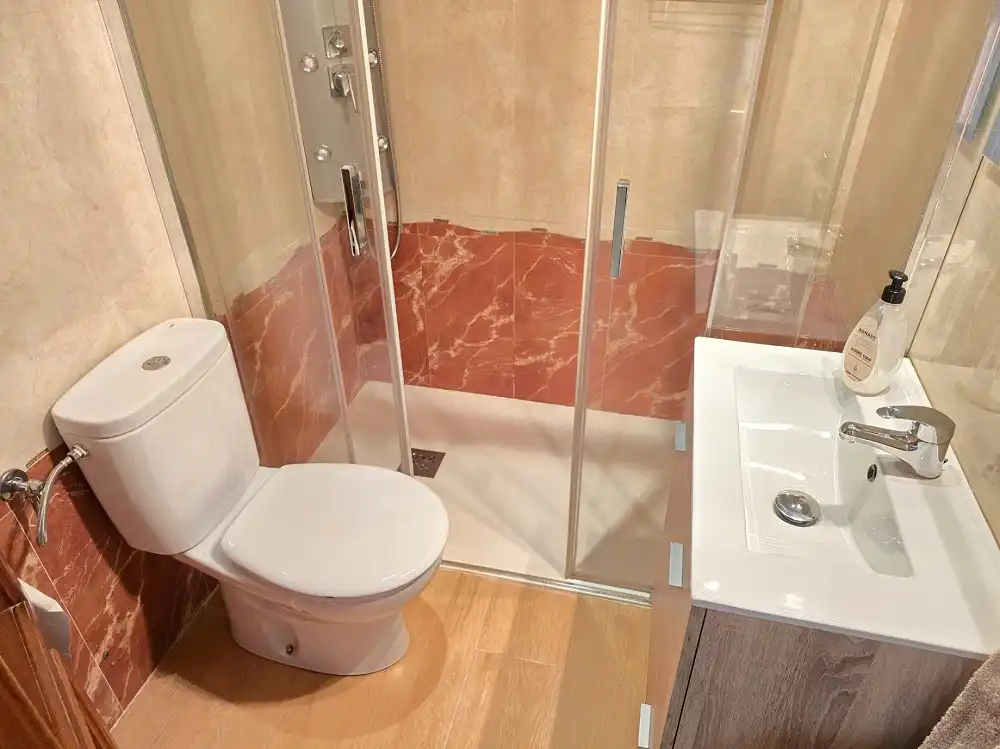 Badezimmer von Wohnung zum Verkauf in Brozas mit Klimaanlage, Terrasse und Möbliert