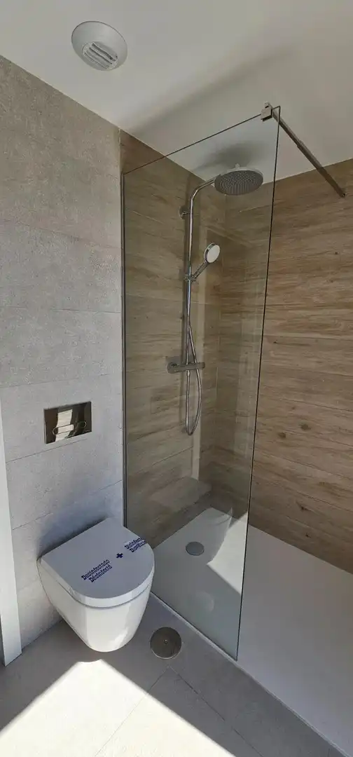Bany de Àtic en venda en Torremolinos amb Aire condicionat, Calefacció i Jardí privat