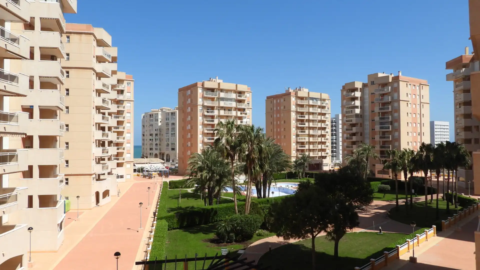 Vista exterior de Pis en venda en La Manga del Mar Menor amb Aire condicionat, Calefacció i Terrassa