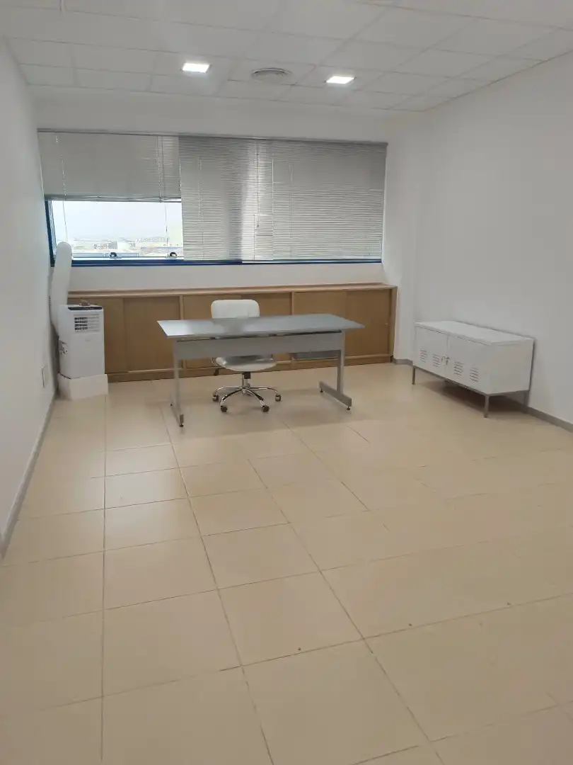 Büro zum Verkauf in Sevilla mit Klimaanlage und Abstellraum