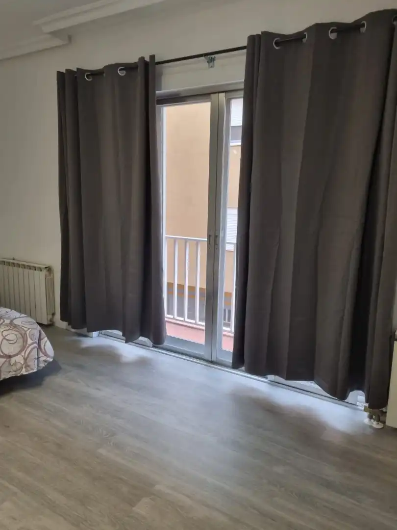 Habitación de Piso para compartir en Ávila con Calefacción, Parquet y Amueblado