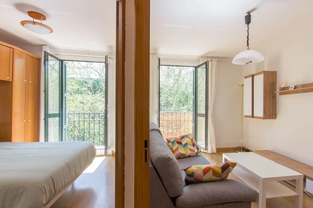 Schlafzimmer von Wohnung zur Miete in  Pamplona / Iruña mit Heizung und Balkon