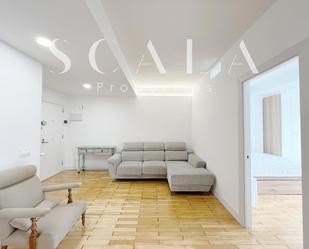 Living room of Flat to rent in  Madrid Capital  with Air Conditioner, Heating and Parquet flooring