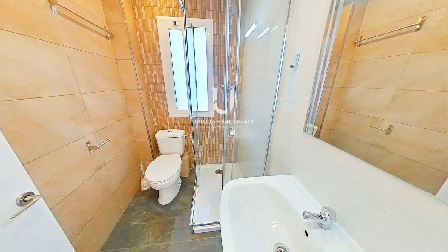 Baño de Piso en venta en Barcelona con Terraza y Balcón