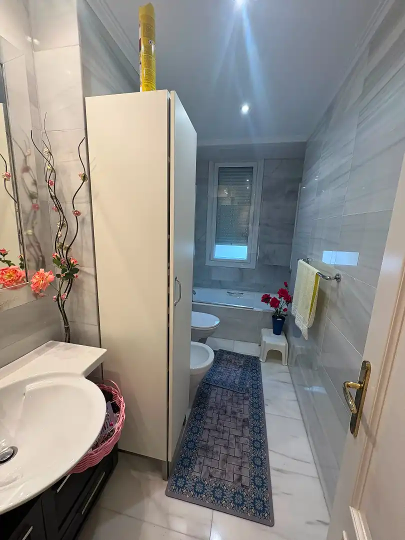 Baño de Apartamento de alquiler en Bilbao  con Calefacción, Amueblado y Horno