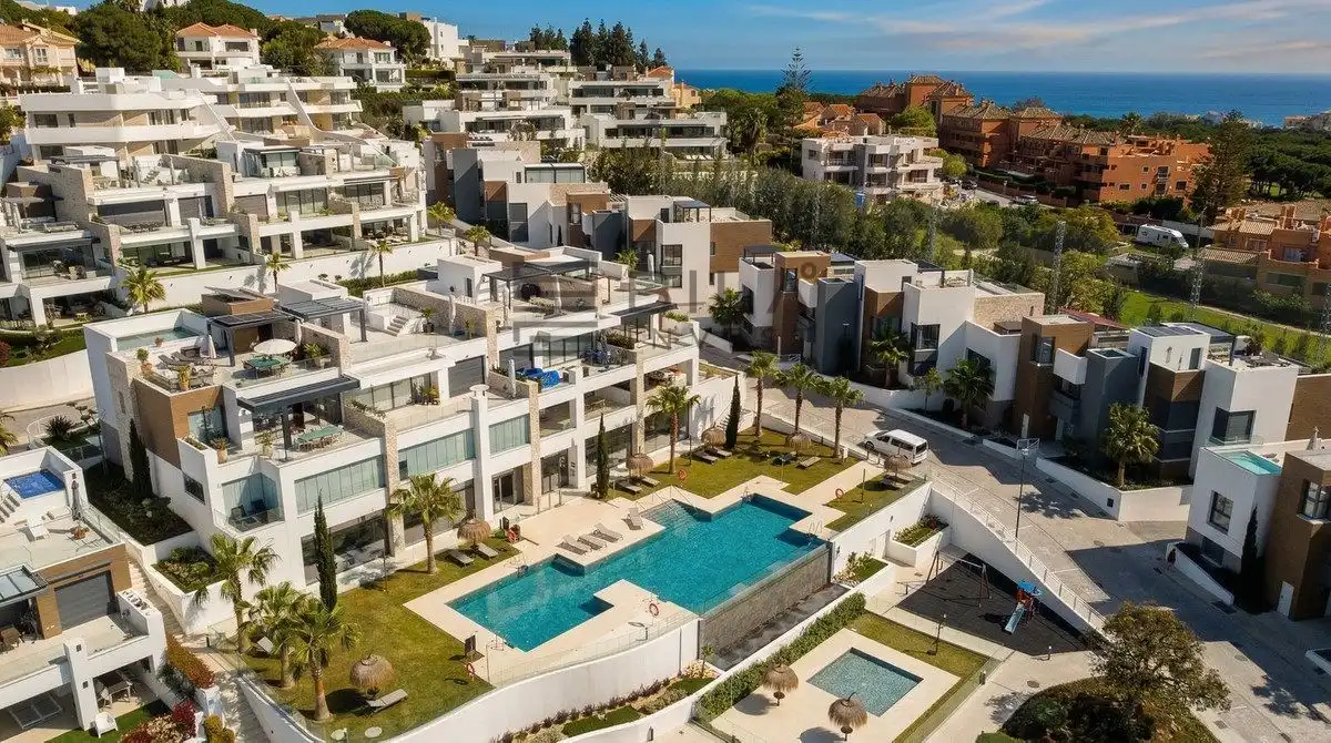Vista exterior de Ático en venta en Marbella con Aire acondicionado, Terraza y Trastero