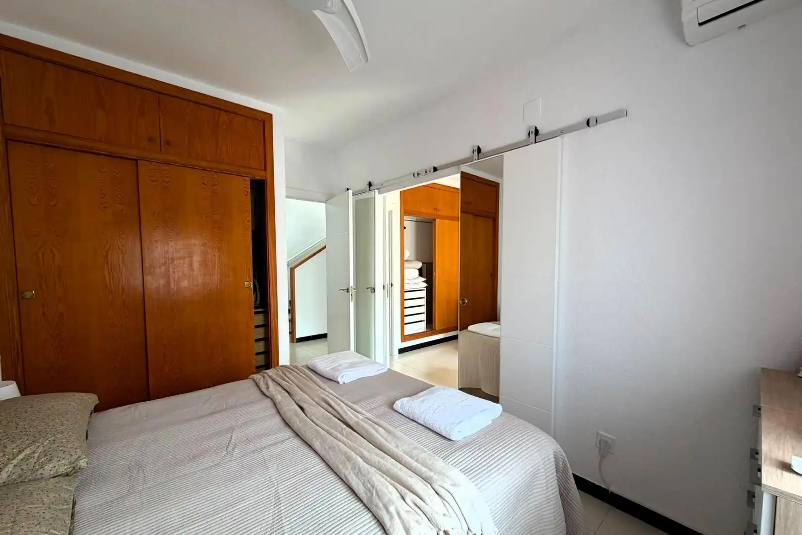 Schlafzimmer von Einfamilien-Reihenhaus zum Verkauf in Torrevieja mit Klimaanlage, Heizung und Terrasse