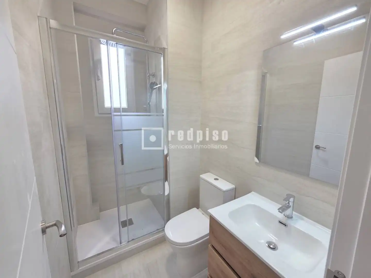 Baño de Piso en venta en Madrid con Calefacción y Terraza
