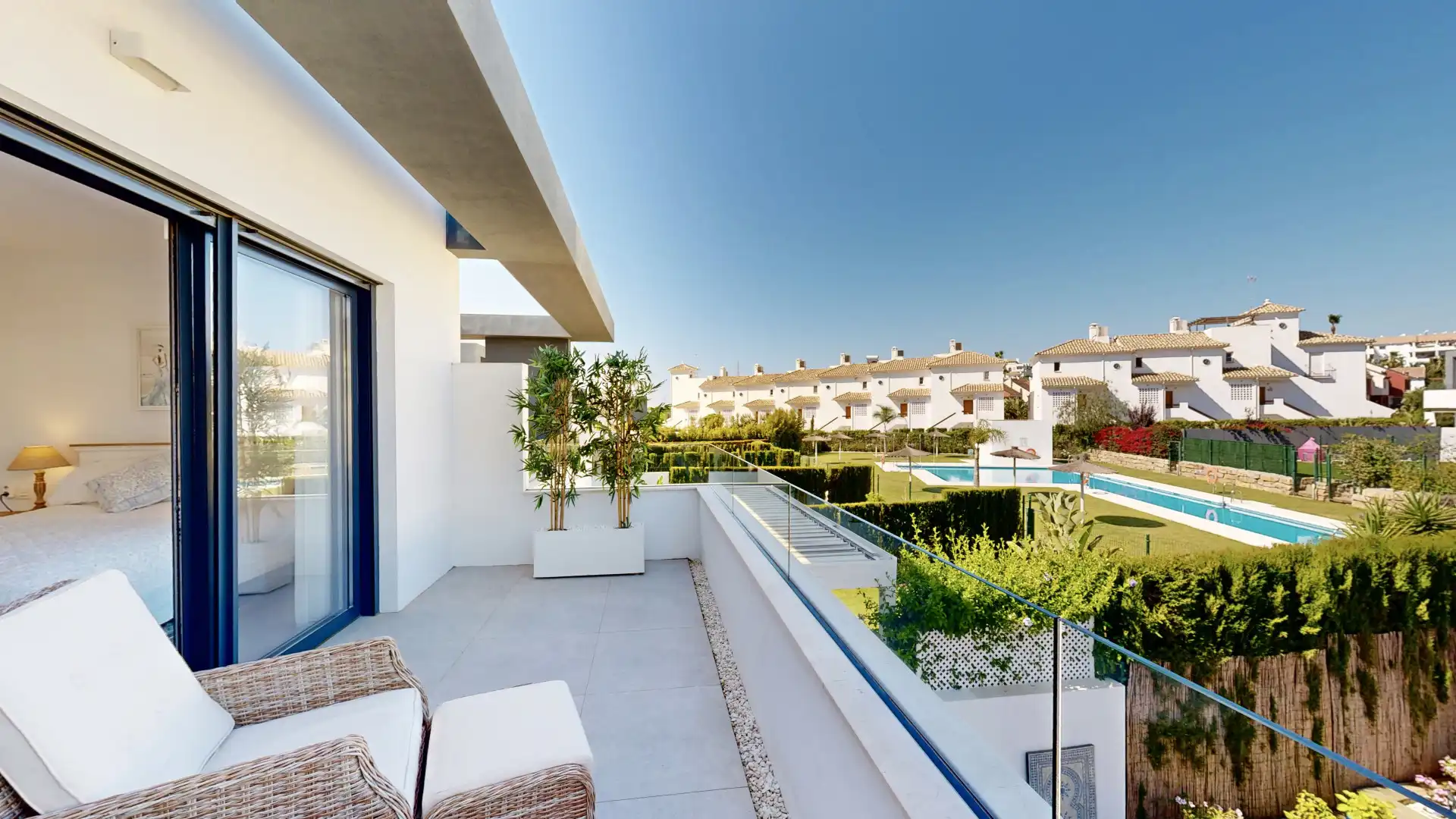 Casa pareada con piscina en venta en Selwo, imagen 2