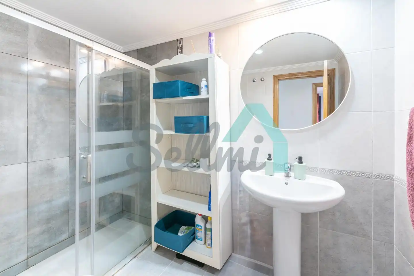 Bathroom of Flat for rent in Oviedo   with Heating, Parquet flooring and Furnished