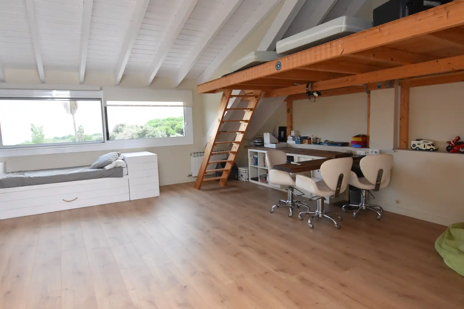 Sala d'estar de Casa adosada en venda en Sant Vicenç de Montalt amb Calefacció, Jardí privat i Parquet