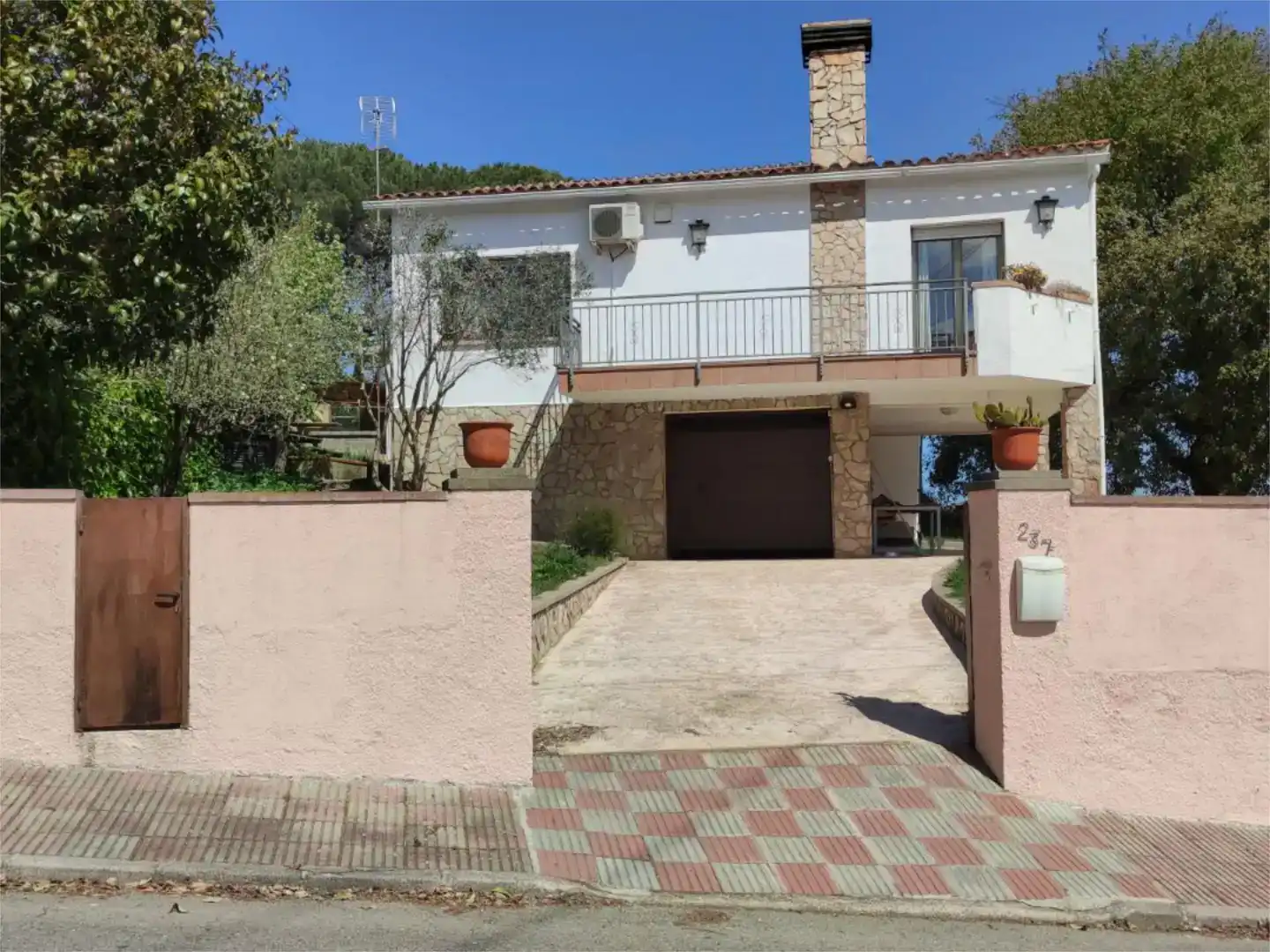 Vista exterior de Pis en venda en Riells i Viabrea amb Aire condicionat i Balcó