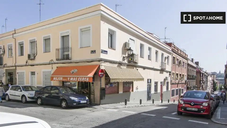 Vista exterior de Apartamento para compartir en Madrid con Aire acondicionado, Calefacción y Terraza