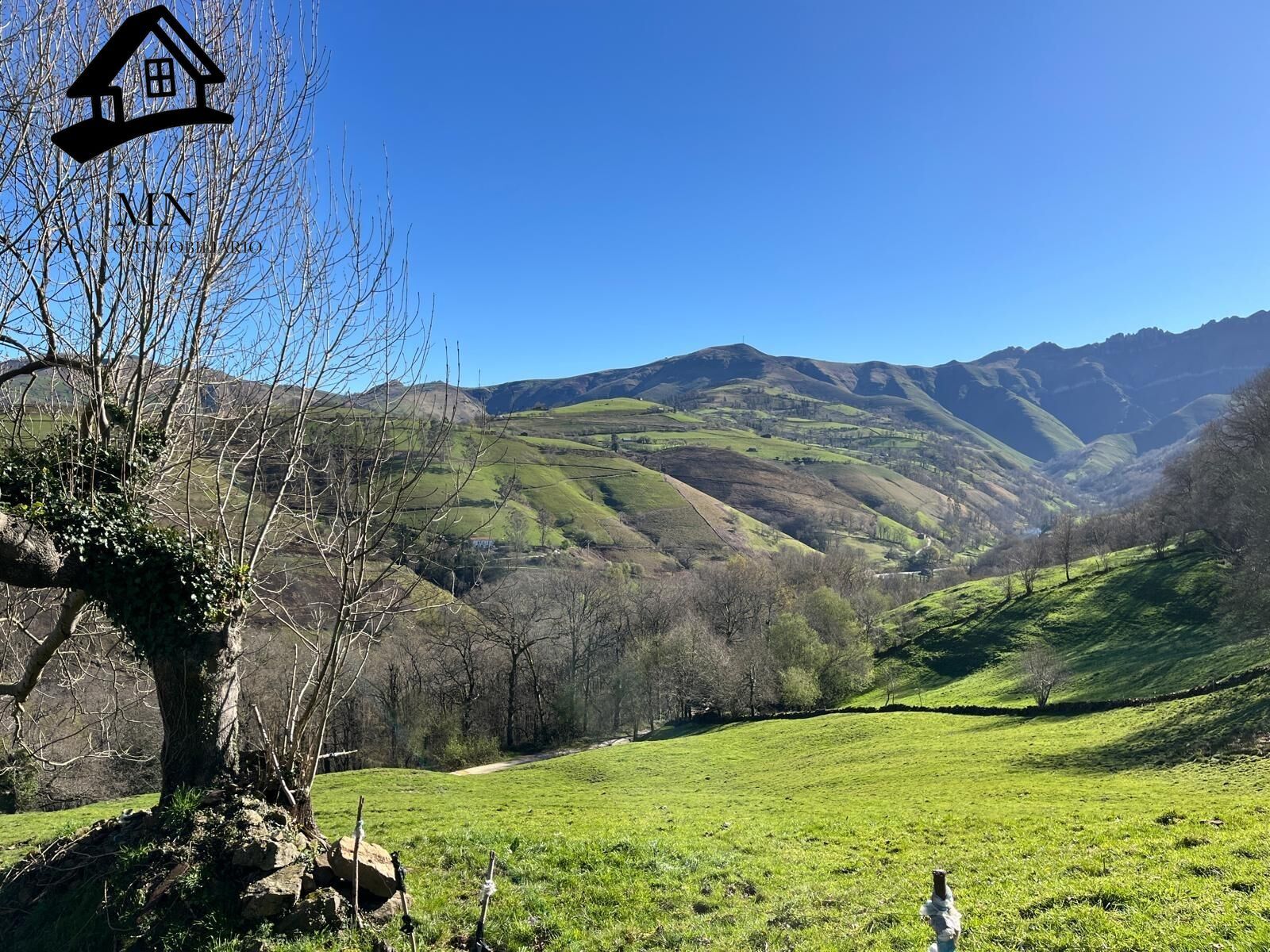 Vista exterior de Finca rústica en venda en Selaya amb Jardí privat