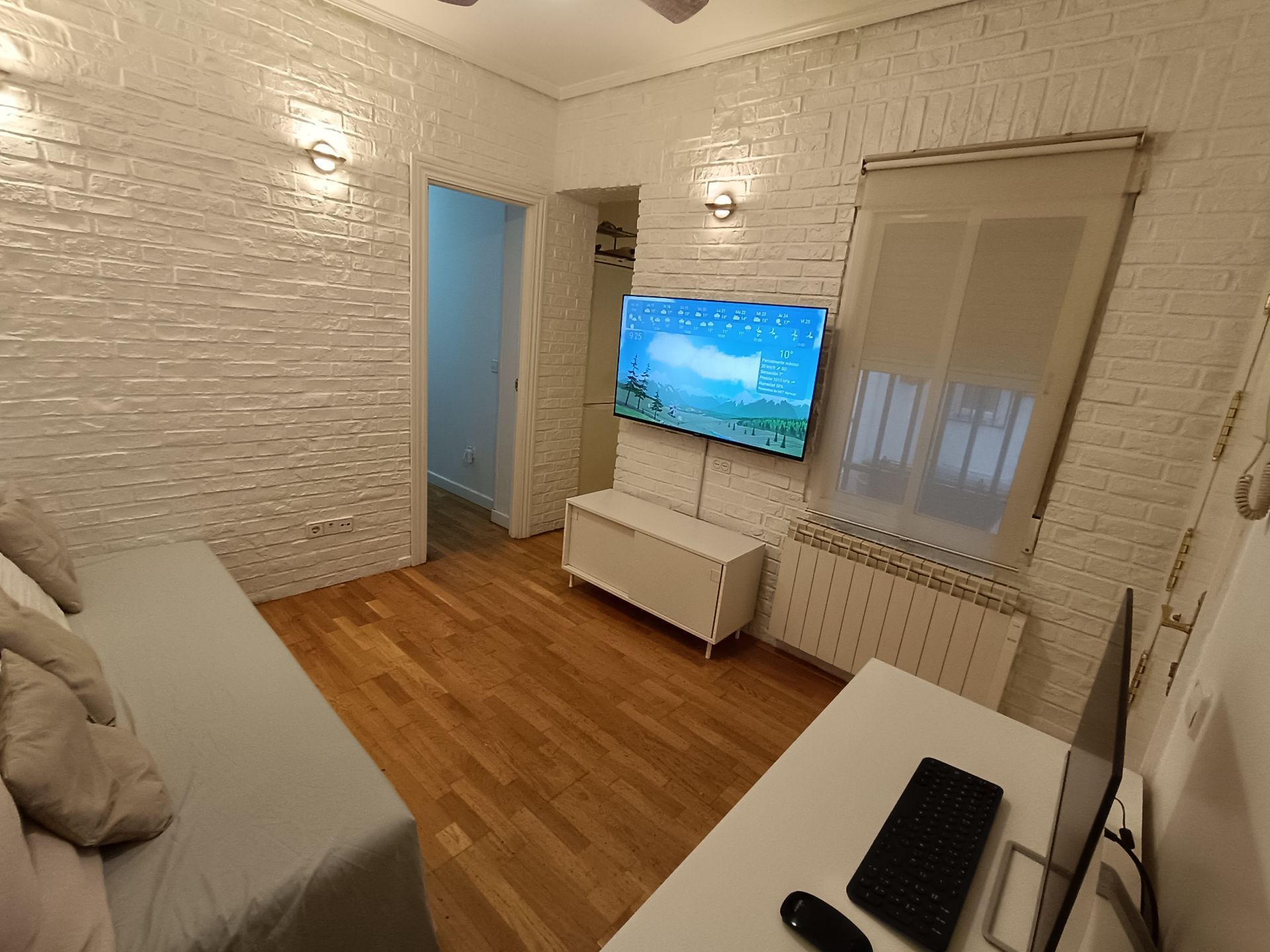 Living room of Flat for sale in  Madrid Capital  with Air Conditioner, Heating and Furnished